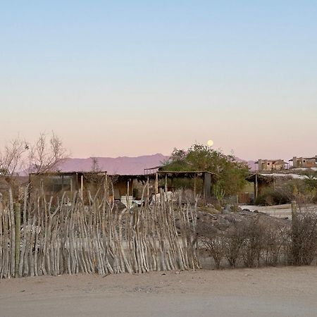 Daureb Isib Campsite And B&B Uis 外观 照片