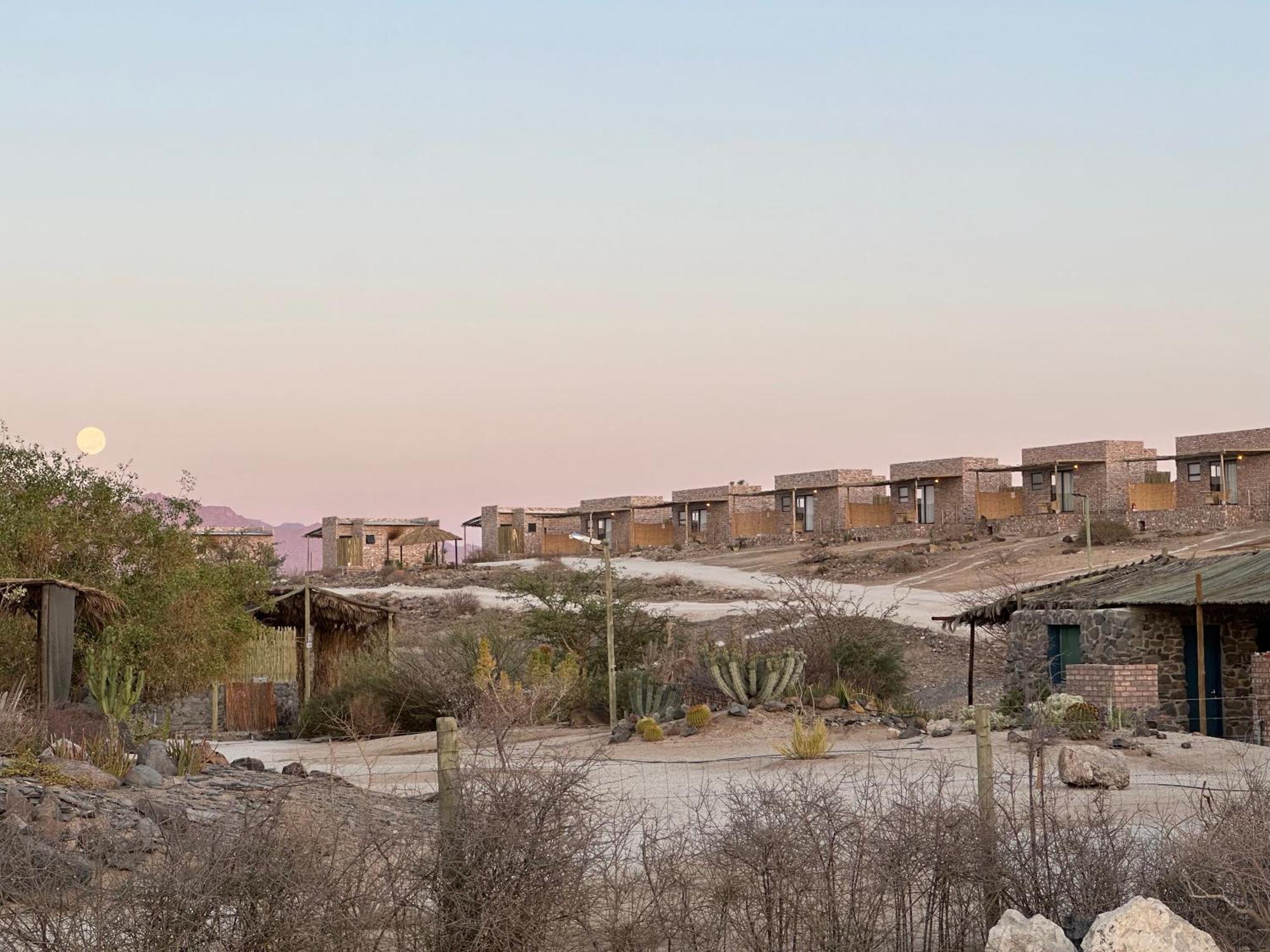 Daureb Isib Campsite And B&B Uis 外观 照片