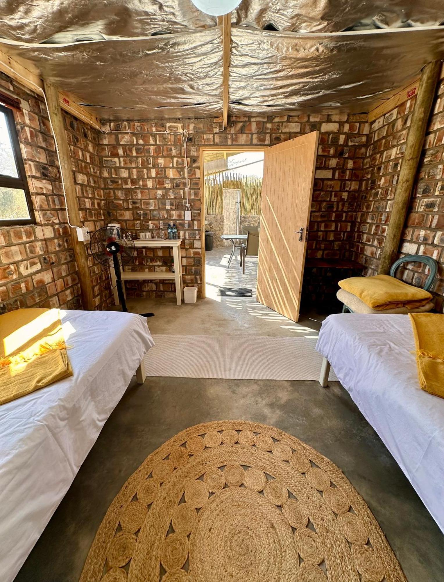Daureb Isib Campsite And B&B Uis 外观 照片
