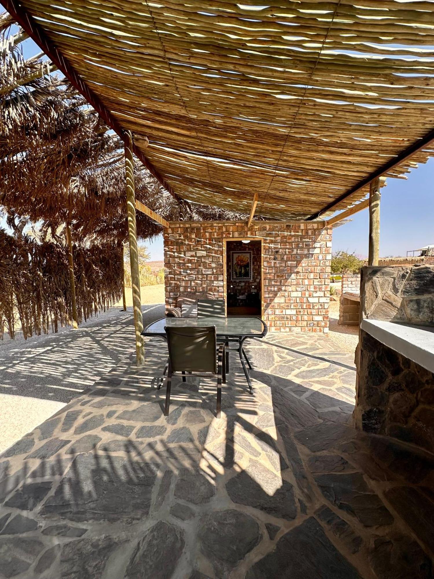 Daureb Isib Campsite And B&B Uis 外观 照片