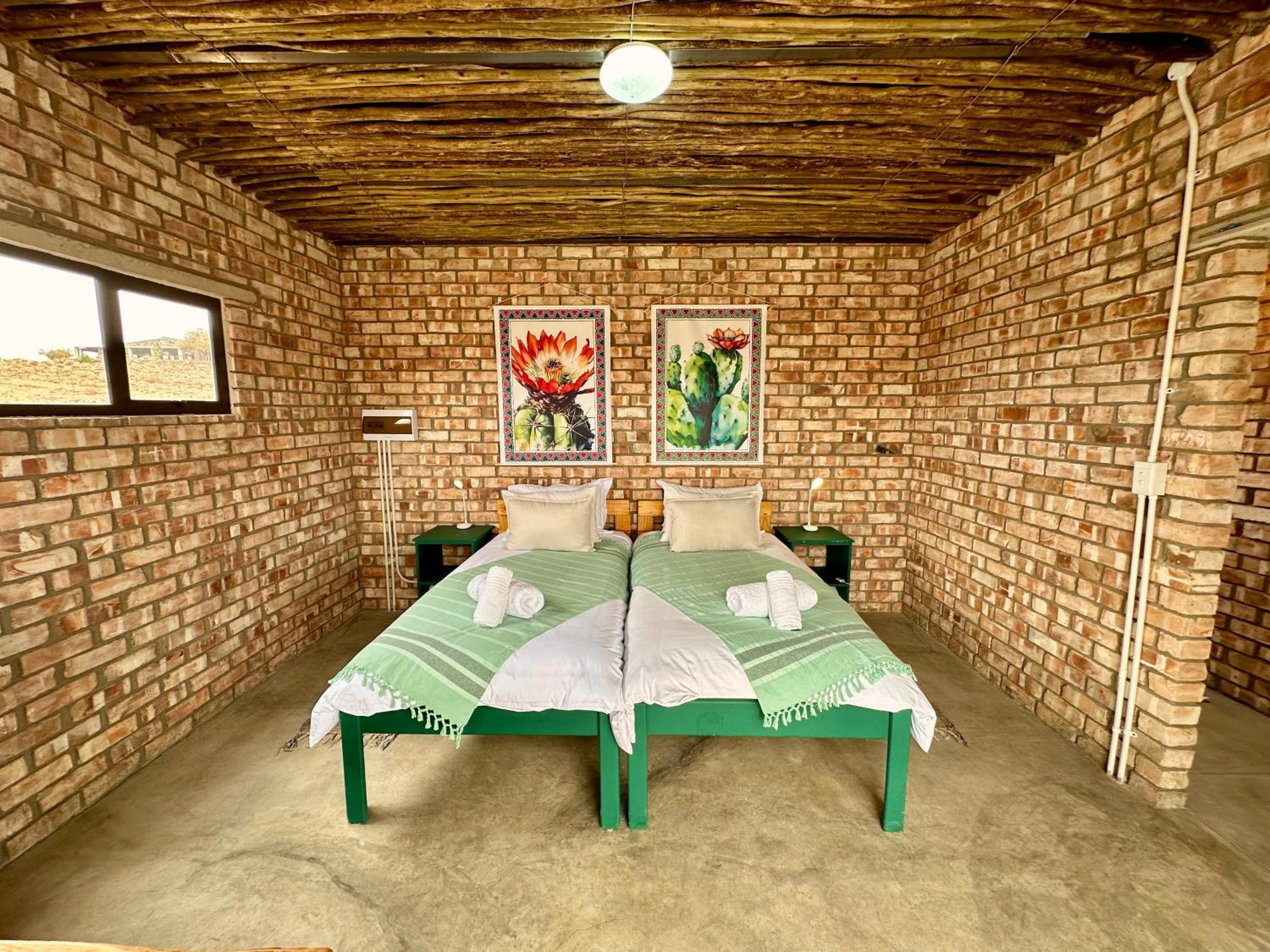 Daureb Isib Campsite And B&B Uis 外观 照片