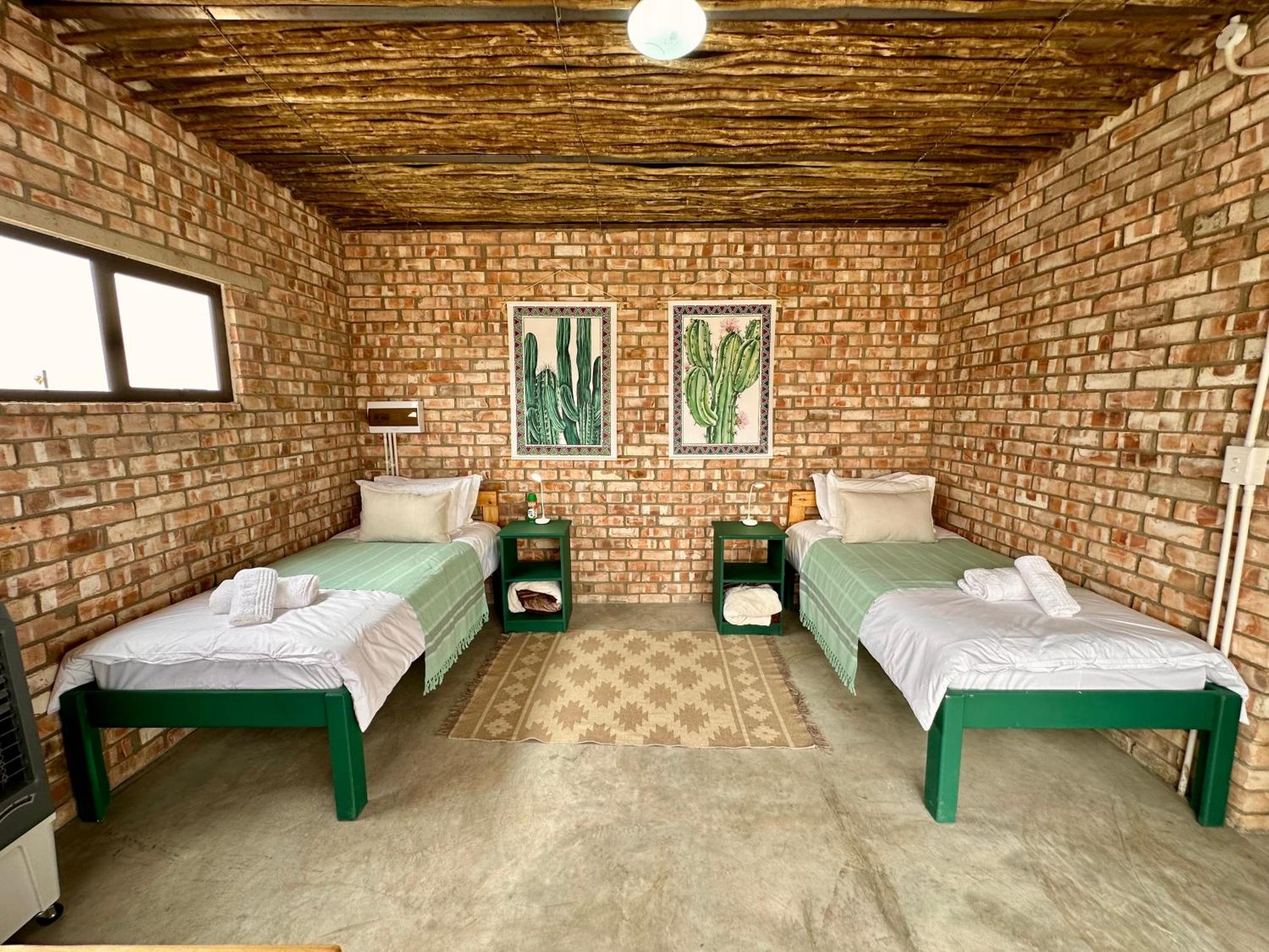 Daureb Isib Campsite And B&B Uis 外观 照片