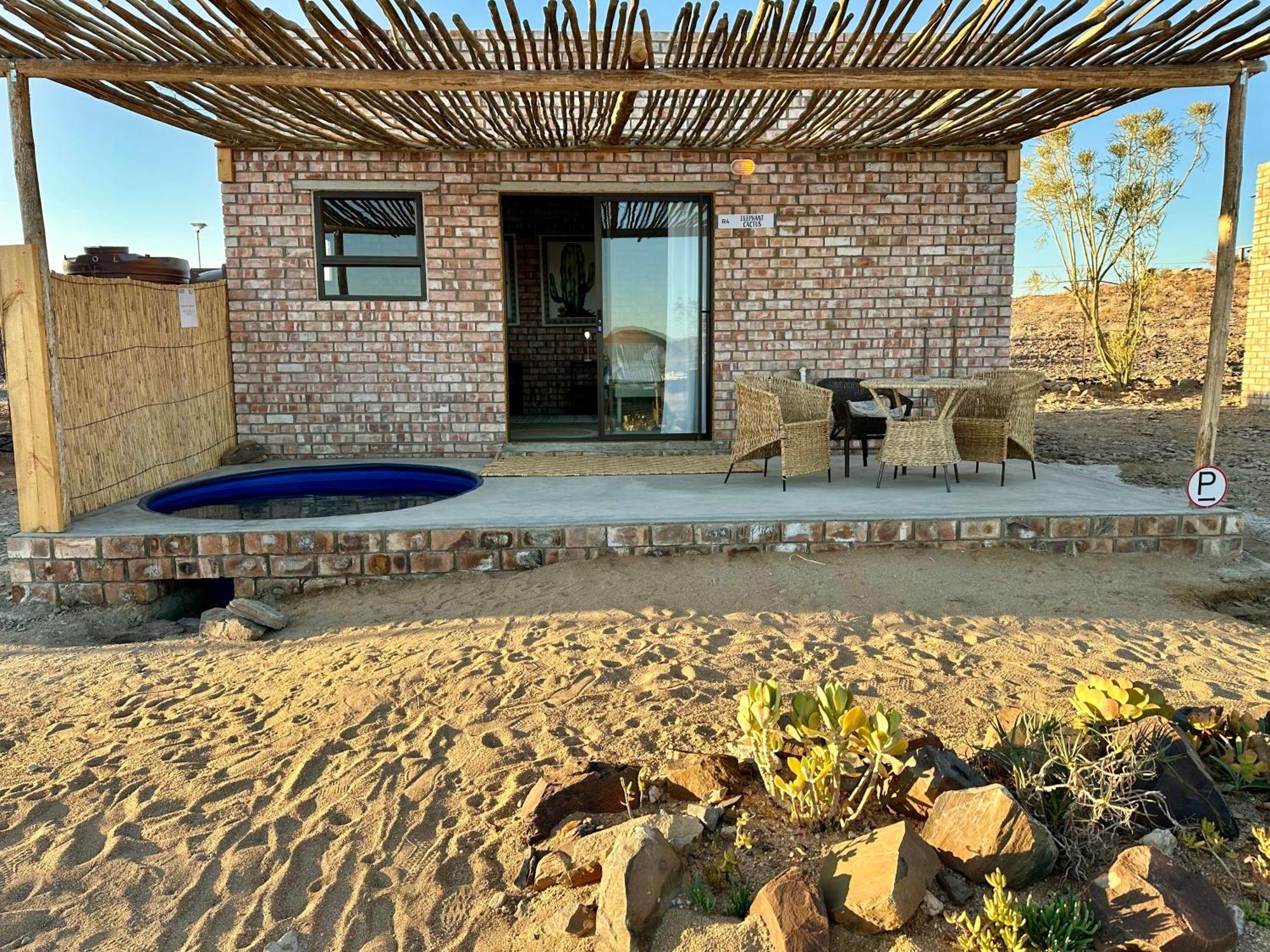 Daureb Isib Campsite And B&B Uis 外观 照片