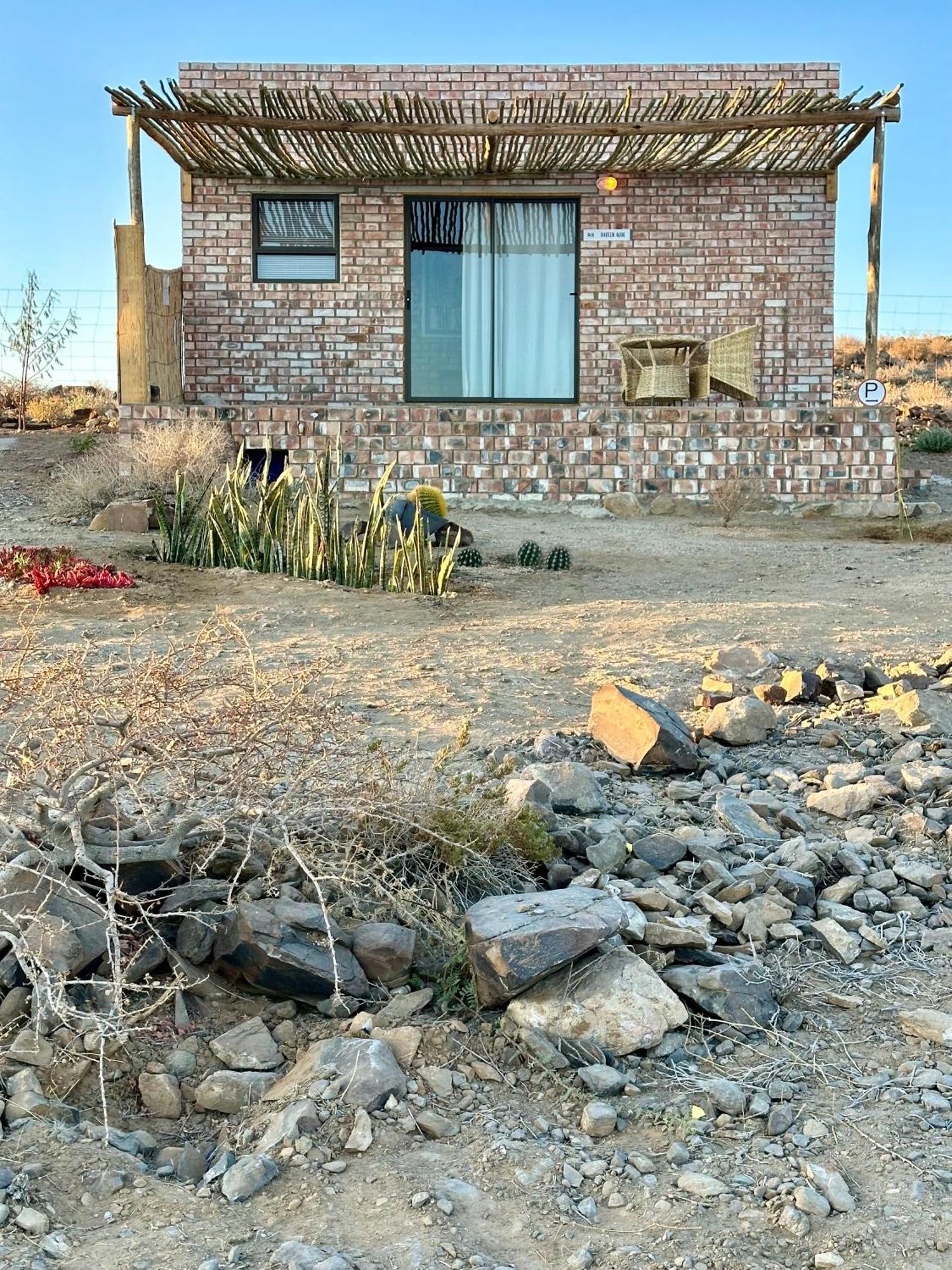 Daureb Isib Campsite And B&B Uis 外观 照片